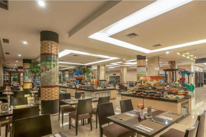 Claro Hotel Kendari Exterior foto